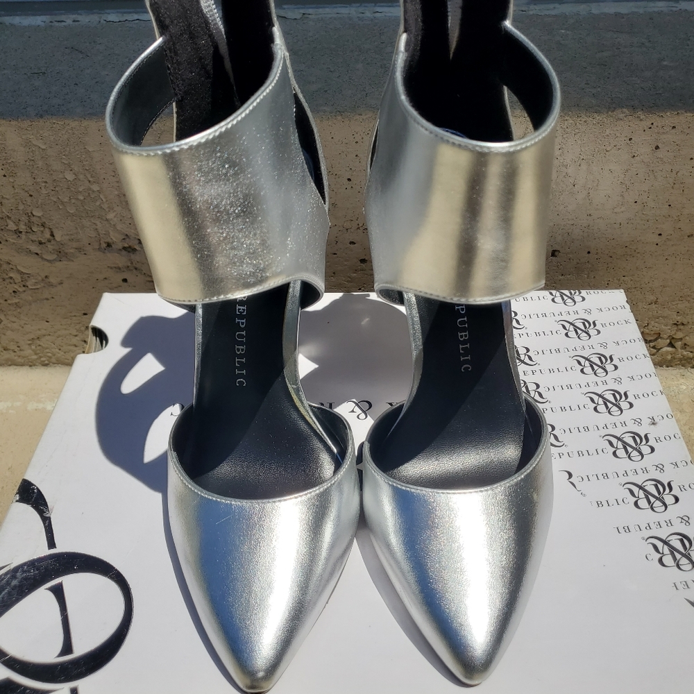 Womens pumps